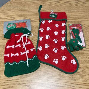 Pet Holiday Knit Gift Sak Large Pet Stocking and Dino  Sweek Toy New with tags